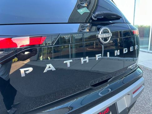 Used 2023 Nissan Pathfinder Platinum w/ Cargo Package image 13