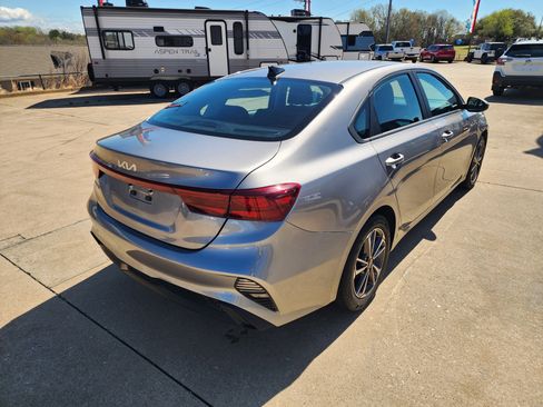 Used 2023 Kia Forte LXS image 4