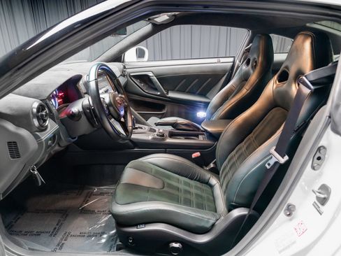 Used 2024 Nissan GT-R w/ Floor Mat Package AWD/4WD image 2