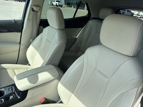 Used 2022 Buick Envision Essence w/ Technology Package I image 11