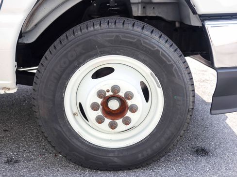 Used 2024 Ford E-450 and Econoline 450 Super Duty w/ Driver's Safety Package RWD image 27