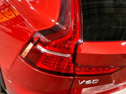 Used 2020 Volvo V60 T5 Cross Country w/ Protection Package image 29