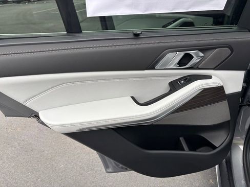 New 2026 BMW X5 xDrive50e w/ Executive Package image 15