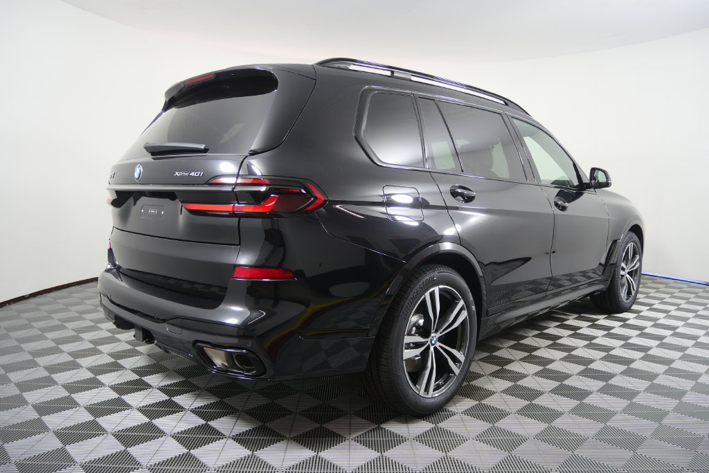 Used 2027 BMW X7 xDrive40i w/ M Sport Package AWD/4WD image 4