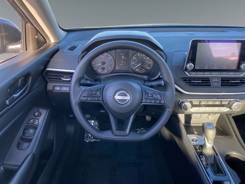 Used 2025 Nissan Altima 2.5 S FWD image 12