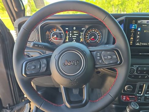 Used 2024 Jeep Wrangler Rubicon w/ Capability Package AWD/4WD image 16
