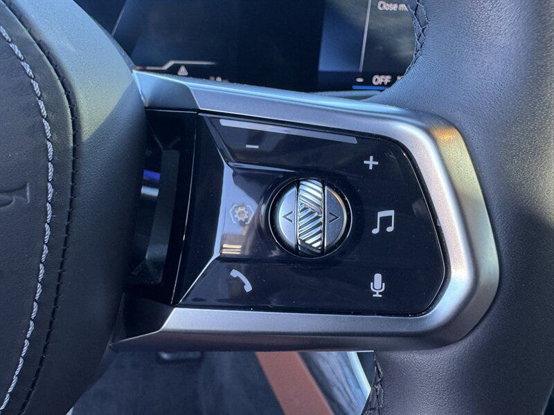 Used 2025 BMW i7 eDrive50 w/ M Sport Package RWD image 29