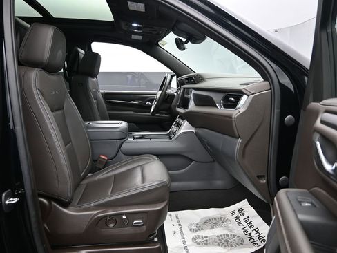 Used 2023 GMC Yukon Denali w/ Denali Reserve Package image 34