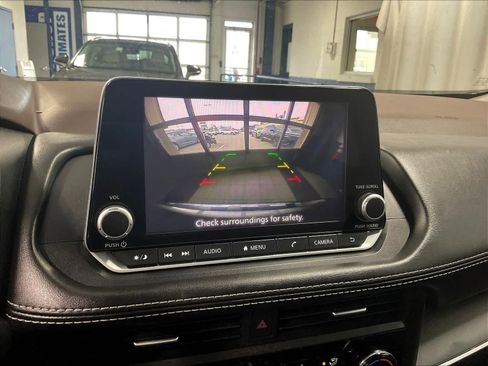 Used 2023 Nissan Rogue S image 19