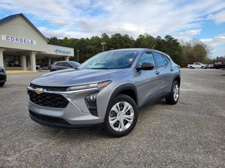 Used 2024 Chevrolet Trax LS w/ Driver Confidence Package 360° Tour