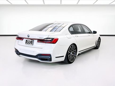Used 2020 BMW 740i w/ M Sport Package RWD image 4