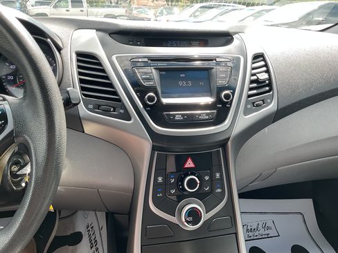 Used 2015 Hyundai Elantra SE w/ Option Group 02 FWD image 16