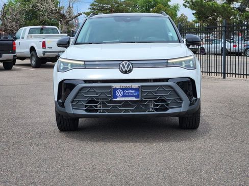 Certified 2025 Volkswagen Taos SE AWD/4WD image 2
