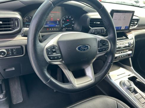 Used 2023 Ford Explorer Limited image 12