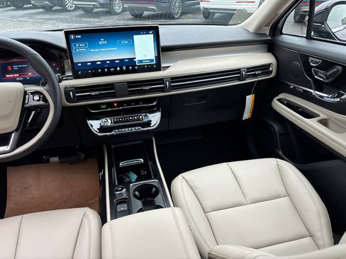 New 2026 Lincoln Corsair Premiere image 32