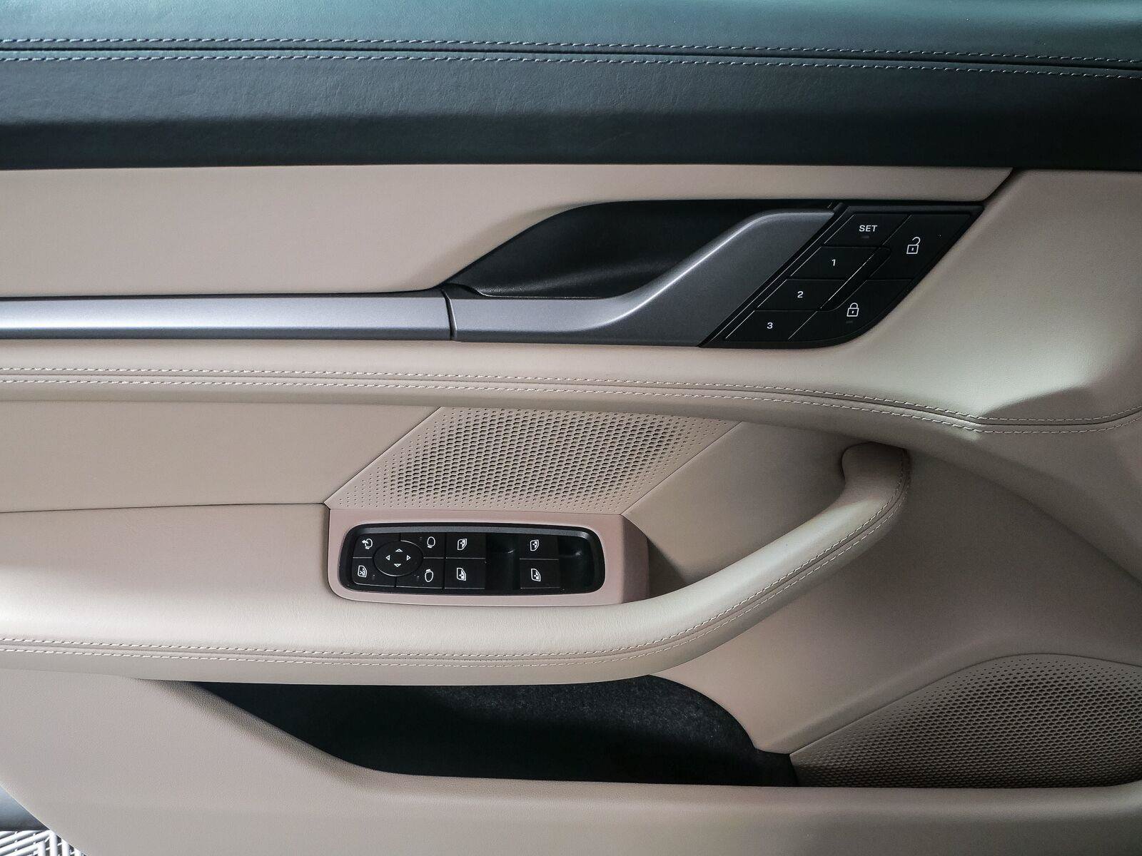 Certified 2025 Porsche Taycan AWD/4WD image 6