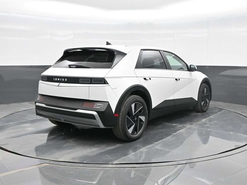 New 2025 Hyundai Ioniq 5 SE image 7