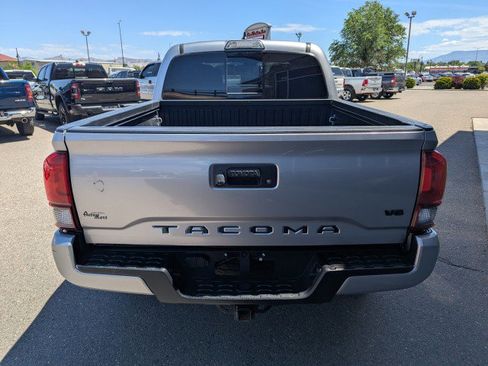 Used 2019 Toyota Tacoma TRD Sport AWD/4WD image 4