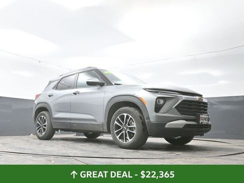 Used 2025 Chevrolet TrailBlazer LT w/ Driver Confidence Package image 27