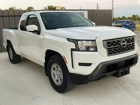 Used 2024 Nissan Frontier SV RWD image 12