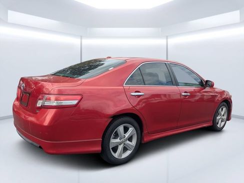 Used 2010 Toyota Camry LE FWD image 3