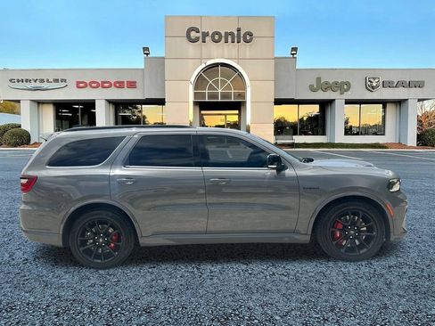 Used 2023 Dodge Durango R/T w/ Tow 'N Go Package AWD/4WD image 2