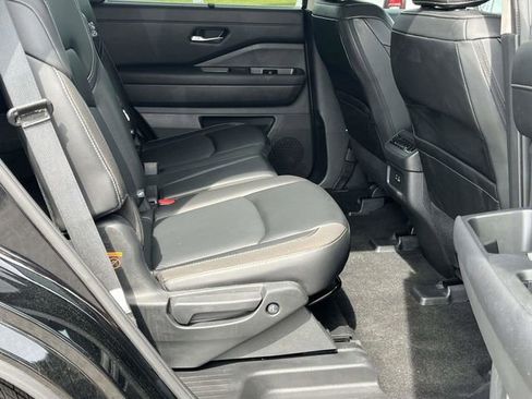 Used 2024 Nissan Pathfinder SL FWD image 22