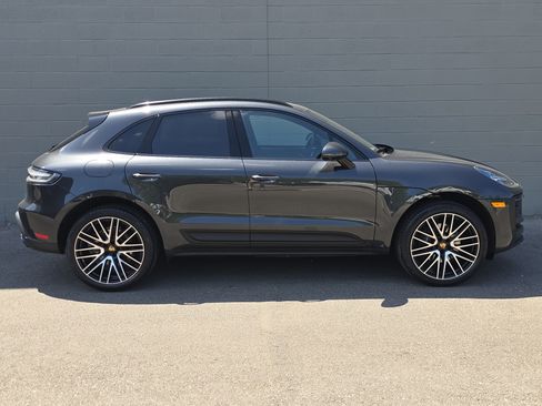 Certified 2026 Porsche Macan AWD/4WD image 8