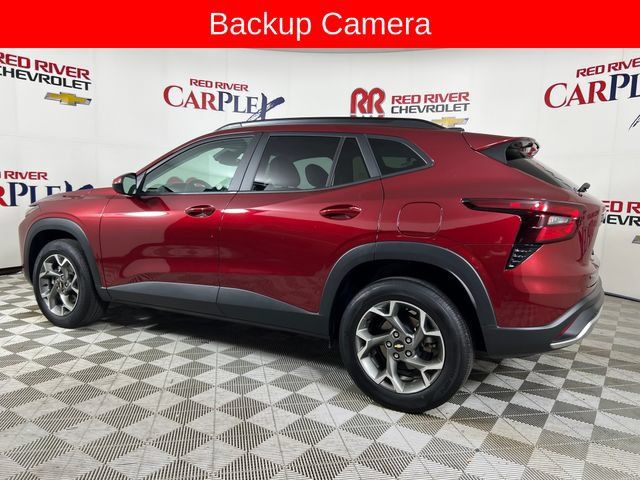 Used 2025 Chevrolet Trax LT w/ LT Convenience Package FWD image 6