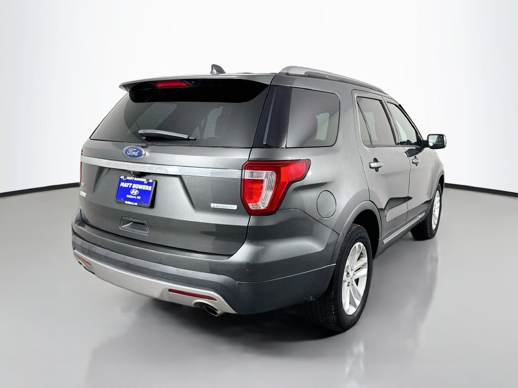 Used 2017 Ford Explorer XLT w/ Equipment Group 202A FWD image 5
