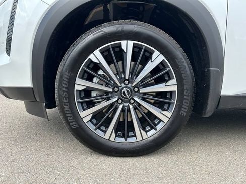 New 2026 Nissan Pathfinder Platinum w/ Cargo Package AWD/4WD image 11