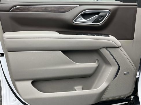 Used 2023 Chevrolet Suburban LT w/ Luxury Package image 7