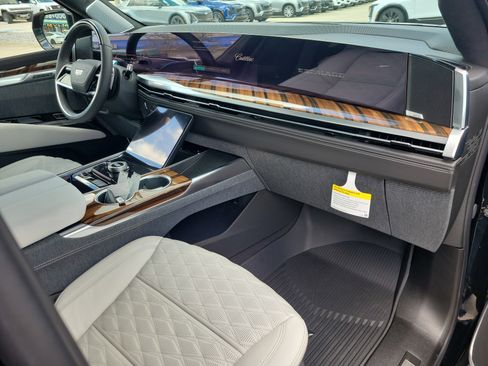 New 2026 Cadillac Escalade ESV Platinum Sport w/ LPO, ONYX Package image 11