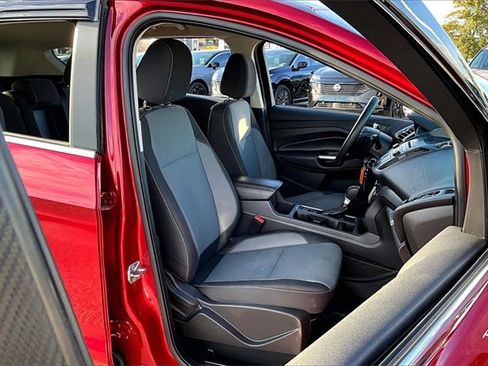 Used 2017 Ford Escape SE image 29