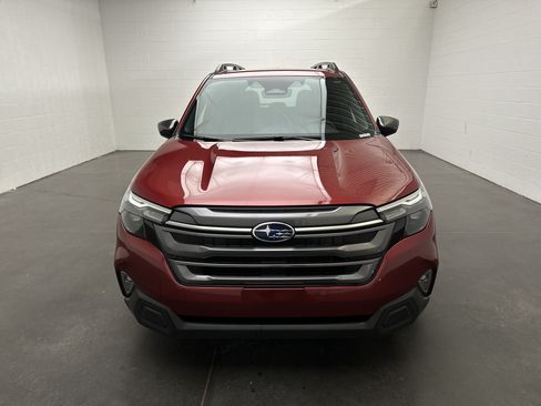 Used 2025 Subaru Forester Premium AWD/4WD image 3