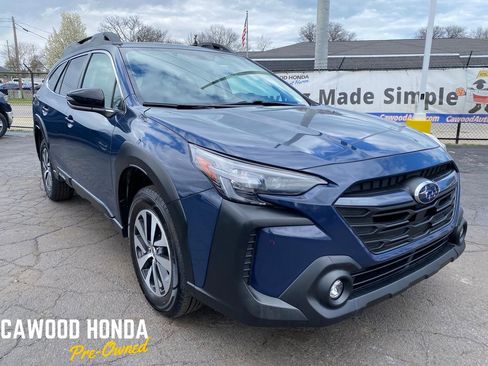 Used 2024 Subaru Outback Premium AWD/4WD image 1