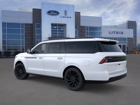 New 2026 Lincoln Navigator L Reserve AWD/4WD image 4