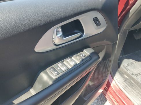 Used 2021 Chrysler Pacifica Touring-L w/ Uconnect Theater Family Group AWD/4WD image 24