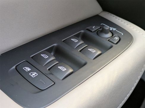 New 2026 Volvo XC60 B5 Core image 30