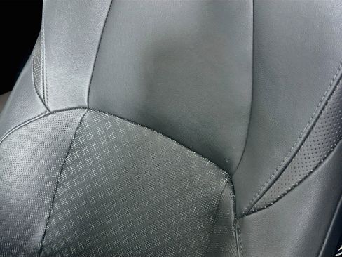 Used 2021 Toyota C-HR Limited FWD image 18