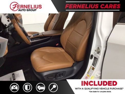 Used 2019 Toyota Avalon Limited image 17