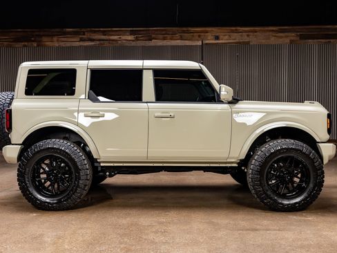 Used 2025 Ford Bronco Outer Banks image 11