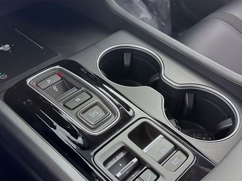 New 2025 Honda Pilot Touring image 11