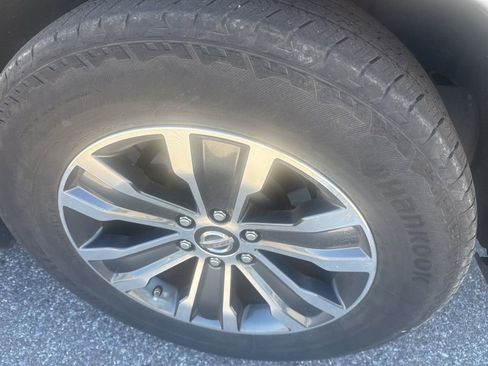 Used 2017 Nissan Armada SL image 11