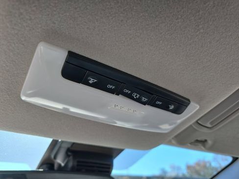 New 2025 Nissan Versa SV w/ Trunk Package FWD image 27