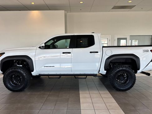 Used 2026 Toyota Tacoma TRD Off-Road w/ TRD Off Road Upgrade Package AWD/4WD image 7