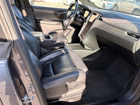 Used 2017 Tesla Model X 75D AWD/4WD image 6