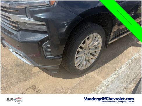 Used 2020 Chevrolet Silverado 1500 High Country w/ Technology Package AWD/4WD image 2