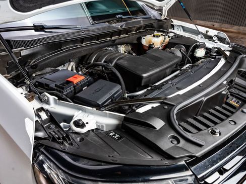 Used 2023 Chevrolet Suburban RST w/ Sport Performance Package image 43