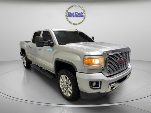 Used 2015 GMC Sierra 2500 Denali w/ Duramax Plus Package AWD/4WD image 6